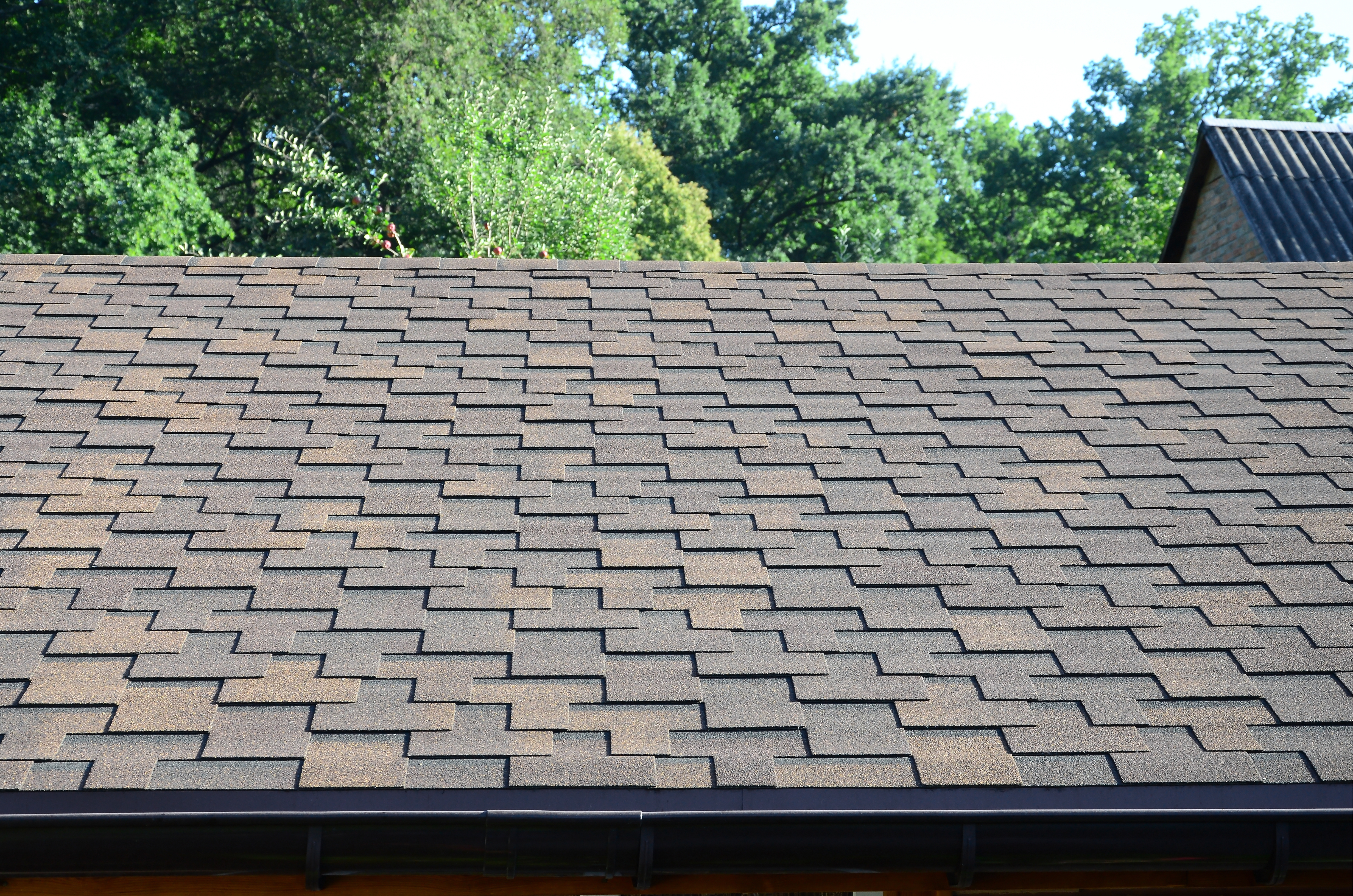 https://www.maxcutterknives.com/wp-content/uploads/2024/08/img-87034-modern-shingle-roof.jpg
